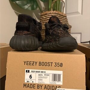 Adidas Yeezy Boost 350 V2 Sneakers - Black